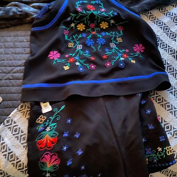 Cute 2 piece set! - Picture 1 of 1